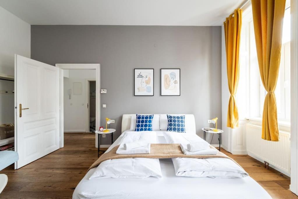 Lite 1Br Near Metro & Center By Hm Lägenhet Wien Exteriör bild