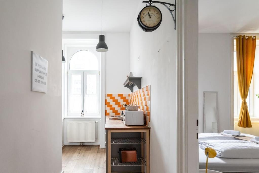 Lite 1Br Near Metro & Center By Hm Lägenhet Wien Exteriör bild
